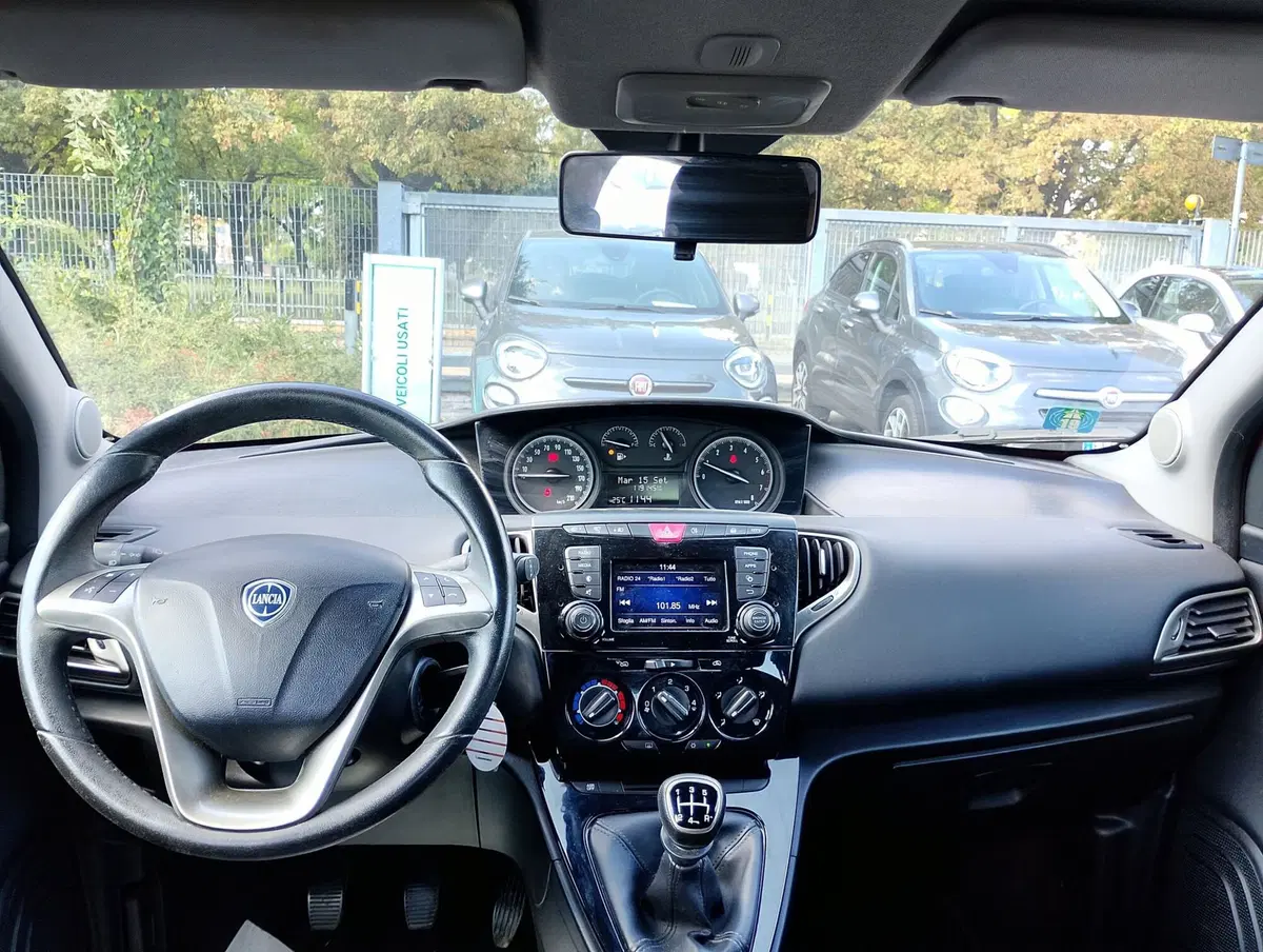 Lancia Ypsilon usata a Ravenna (5)