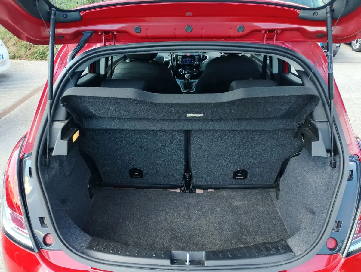 Lancia Ypsilon usata a Ravenna (7)