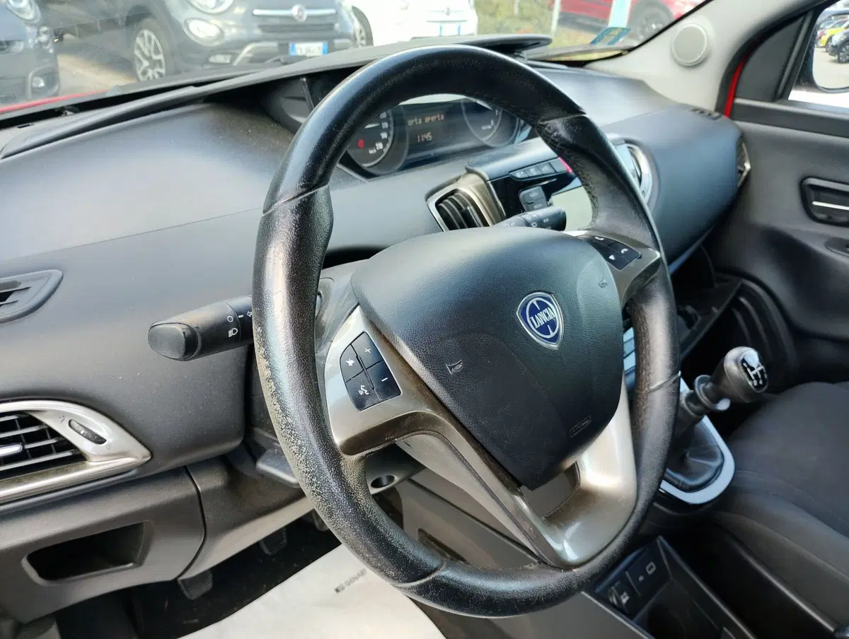 Lancia Ypsilon usata a Ravenna (8)
