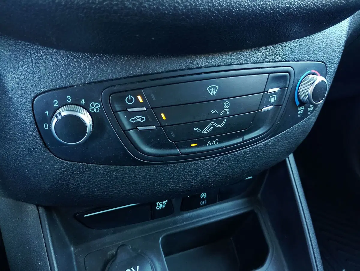 Ford Transit Courier usata a Ravenna (17)