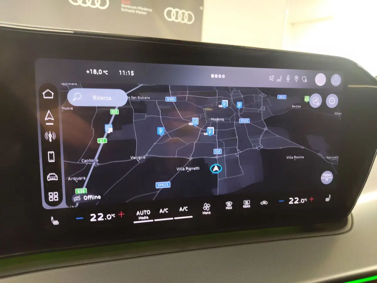 Audi Q3 Sportback nuova a Modena (10)
