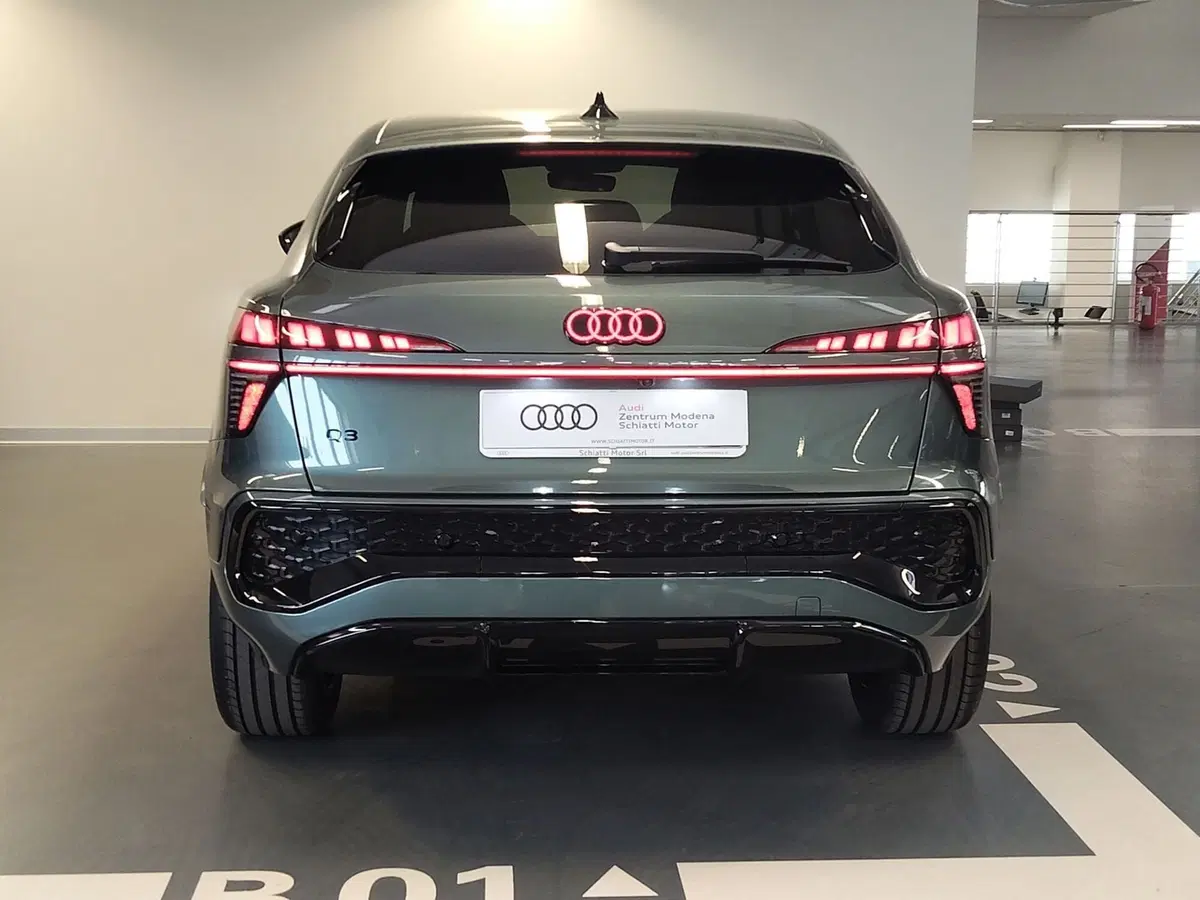 Audi Q3 Sportback nuova a Modena (5)