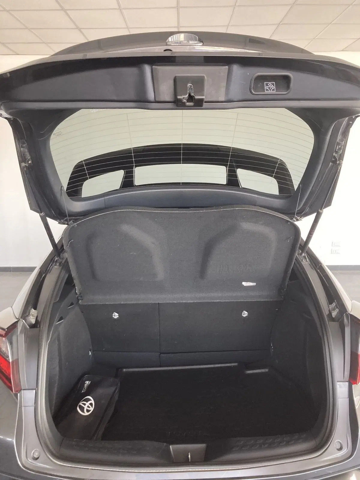 Toyota Toyota C-HR usata a Foggia (8)