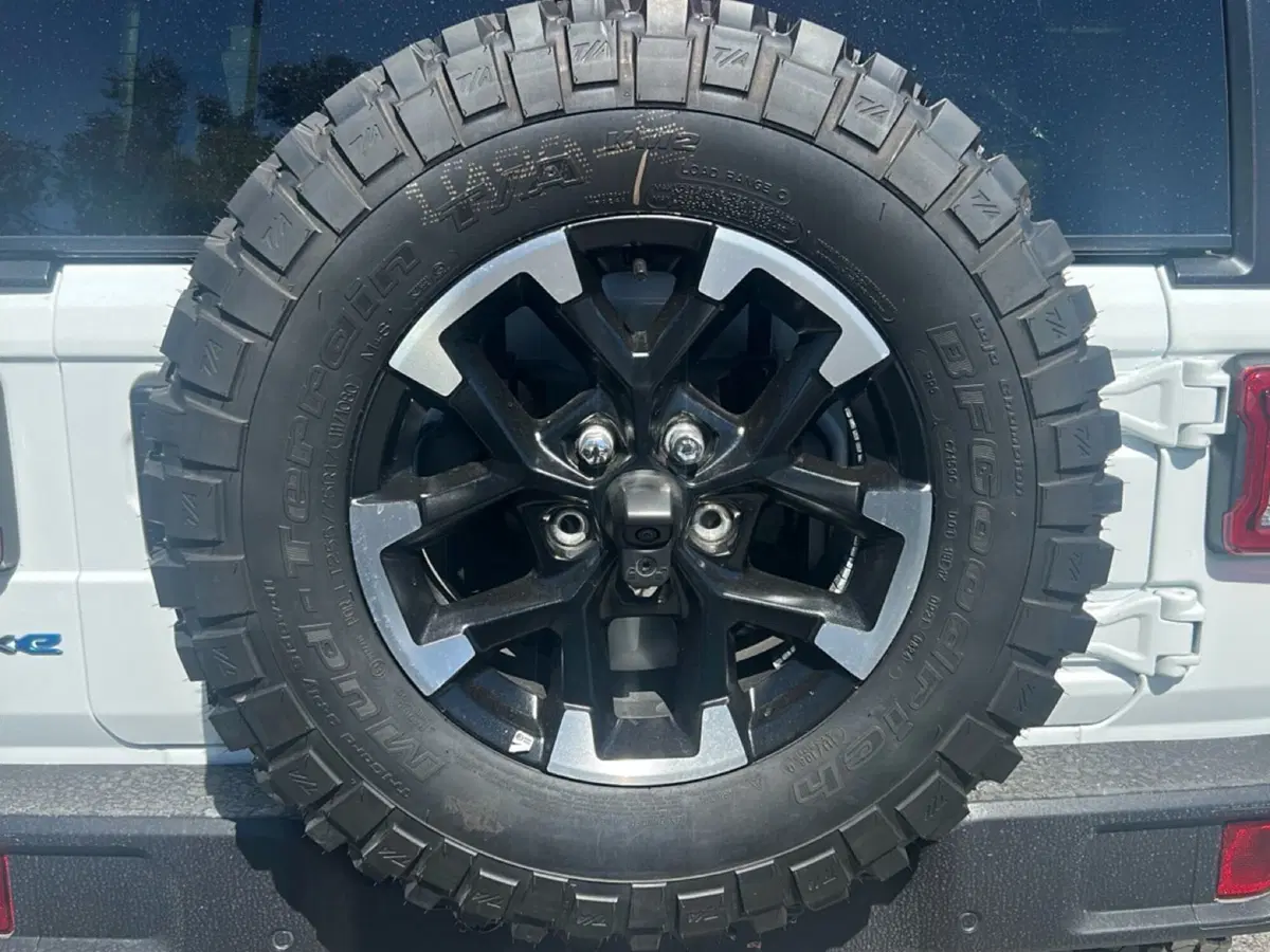 Jeep Wrangler Unlimited nuova a Roma (12)