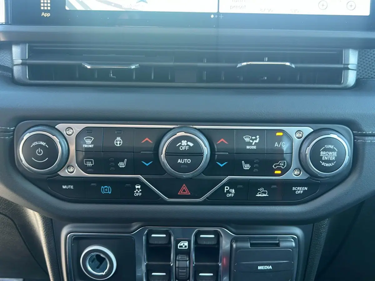 Jeep Wrangler Unlimited nuova a Roma (20)