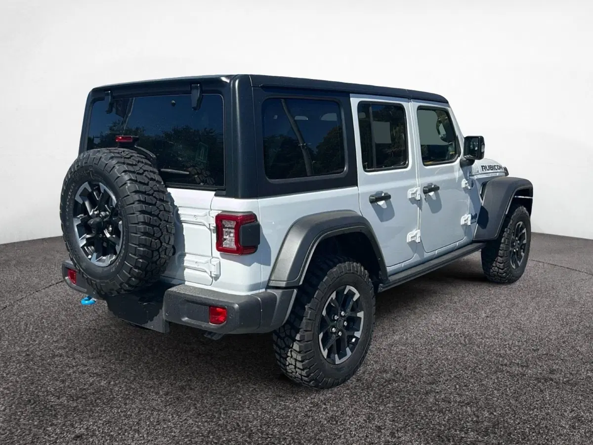 Jeep Wrangler Unlimited nuova a Roma (3)