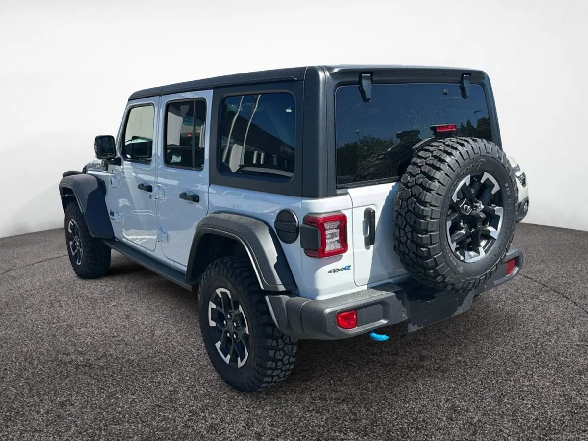 Jeep Wrangler Unlimited nuova a Roma (4)