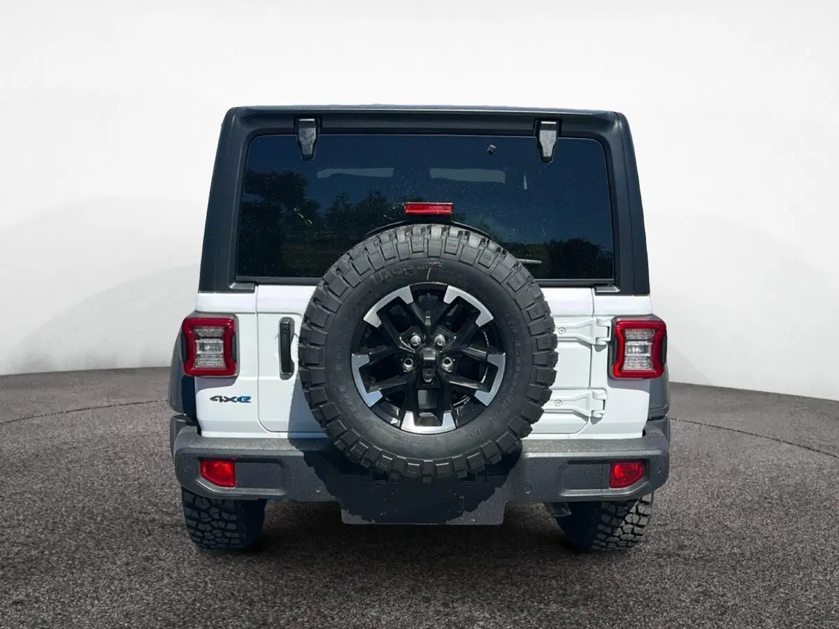 Jeep Wrangler Unlimited nuova a Roma (5)