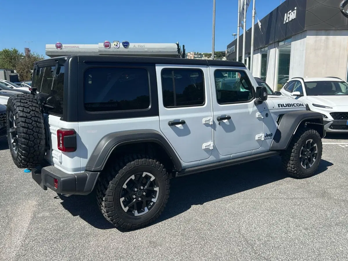 Jeep Wrangler Unlimited nuova a Roma (6)