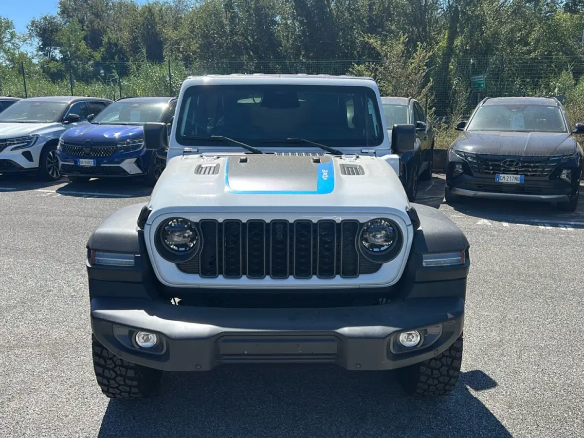 Jeep Wrangler Unlimited nuova a Roma (7)