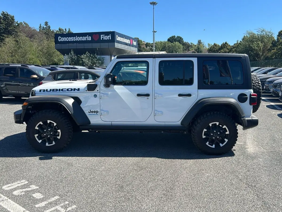 Jeep Wrangler Unlimited nuova a Roma (8)
