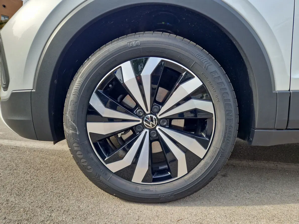 Volkswagen T-Cross nuova a Siena (9)