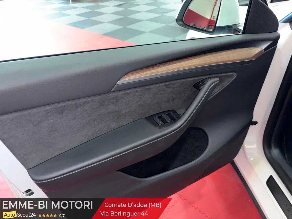 Tesla Model Y usata a Monza e Brianza (11)