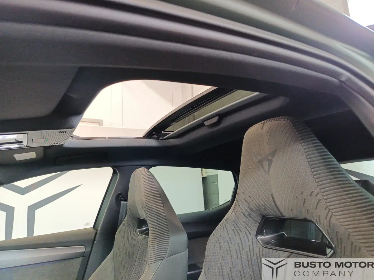 Cupra Leon nuova a Varese (11)