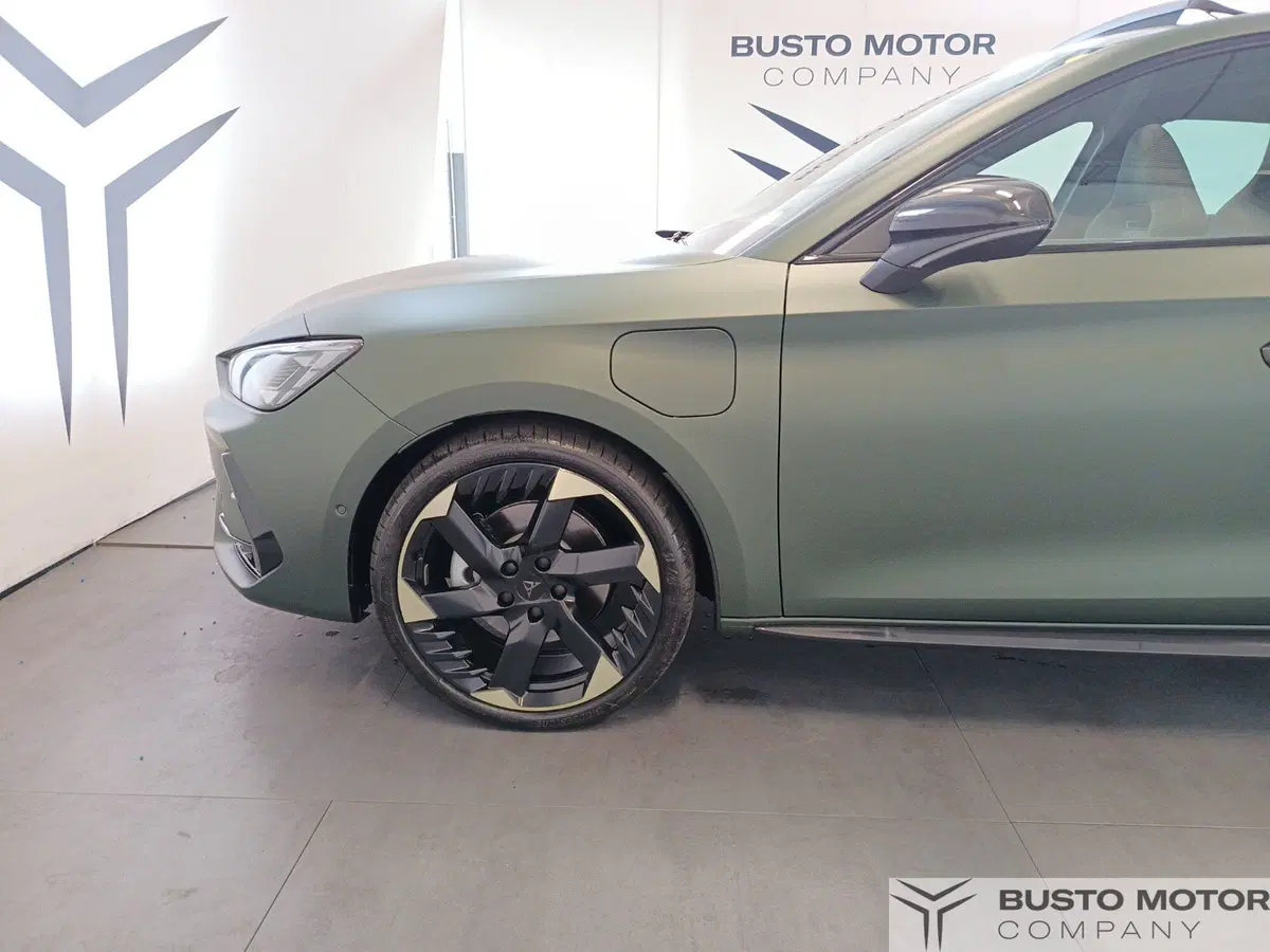 Cupra Leon nuova a Varese (7)