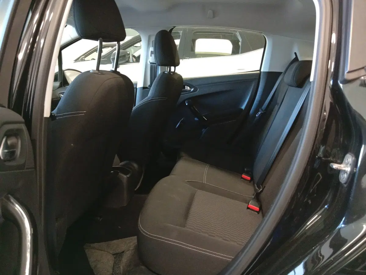 Peugeot 208 usata a Varese (10)