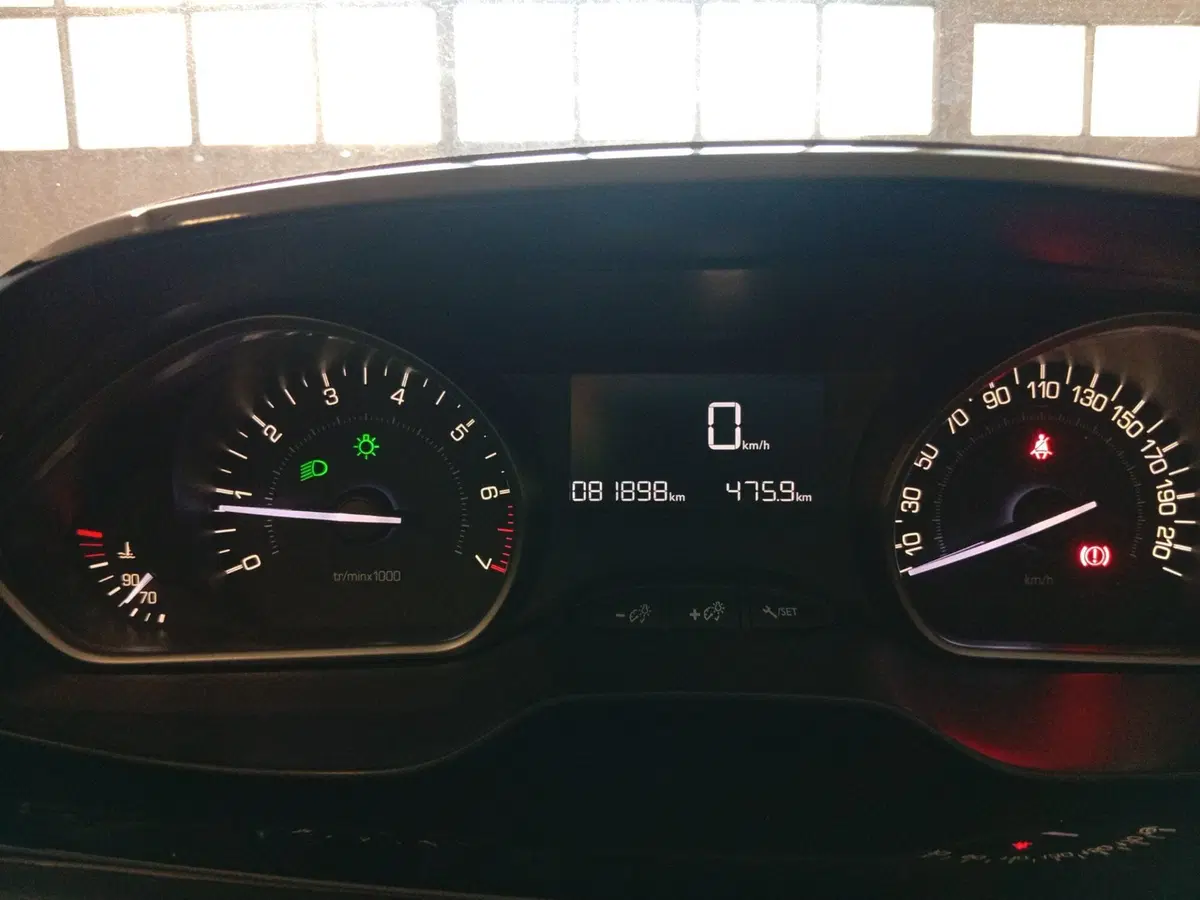 Peugeot 208 usata a Varese (11)