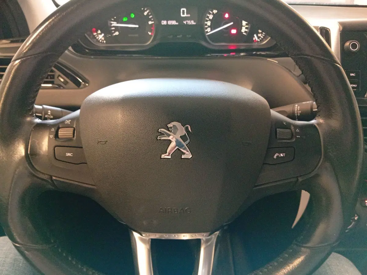 Peugeot 208 usata a Varese (12)