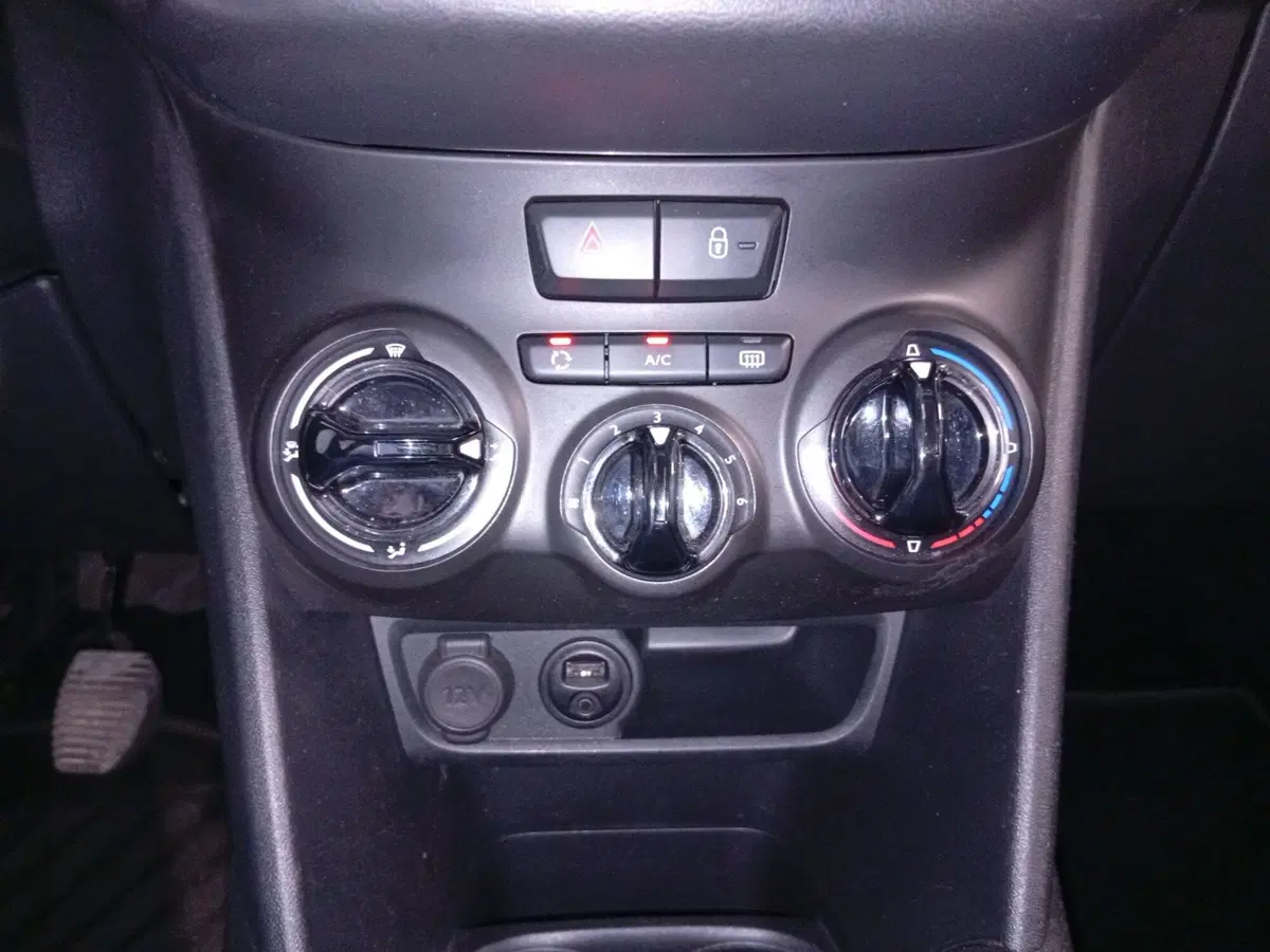 Peugeot 208 usata a Varese (14)