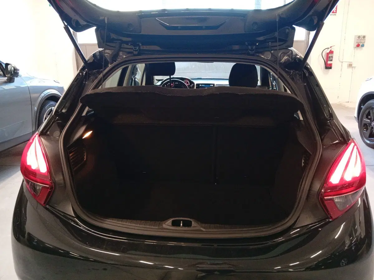 Peugeot 208 usata a Varese (7)