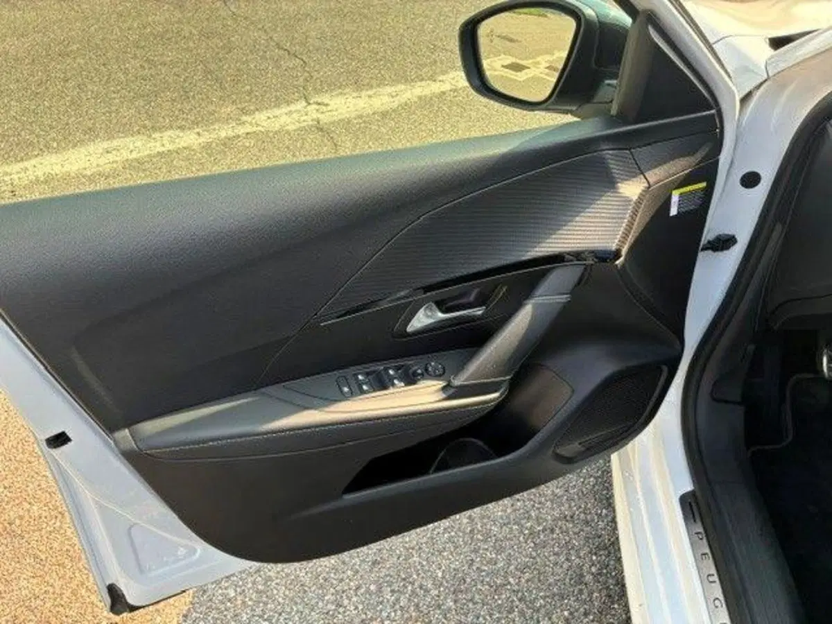 Peugeot 208 usata a Milano (6)
