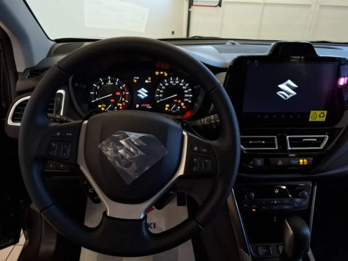 Suzuki S-Cross nuova a Reggio Emilia (11)