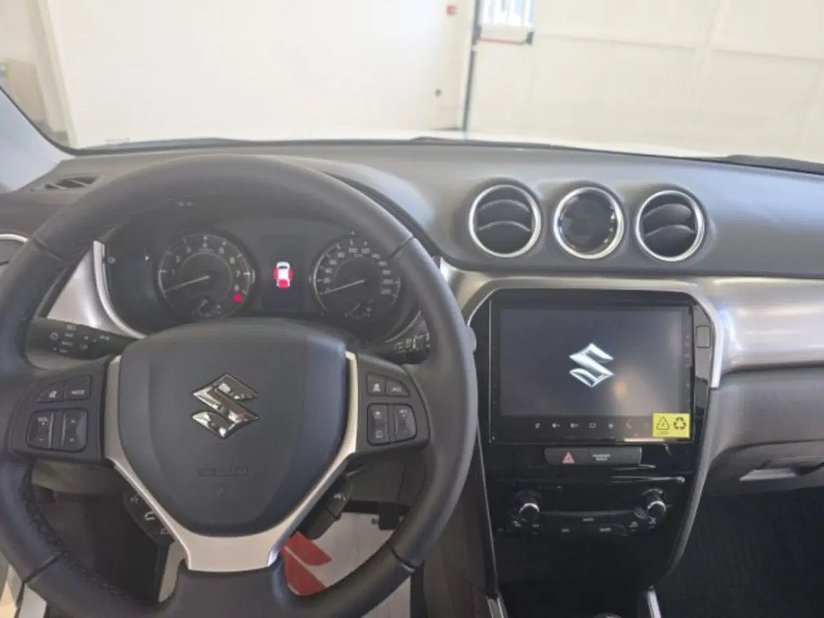 Suzuki Vitara nuova a Reggio Emilia (10)