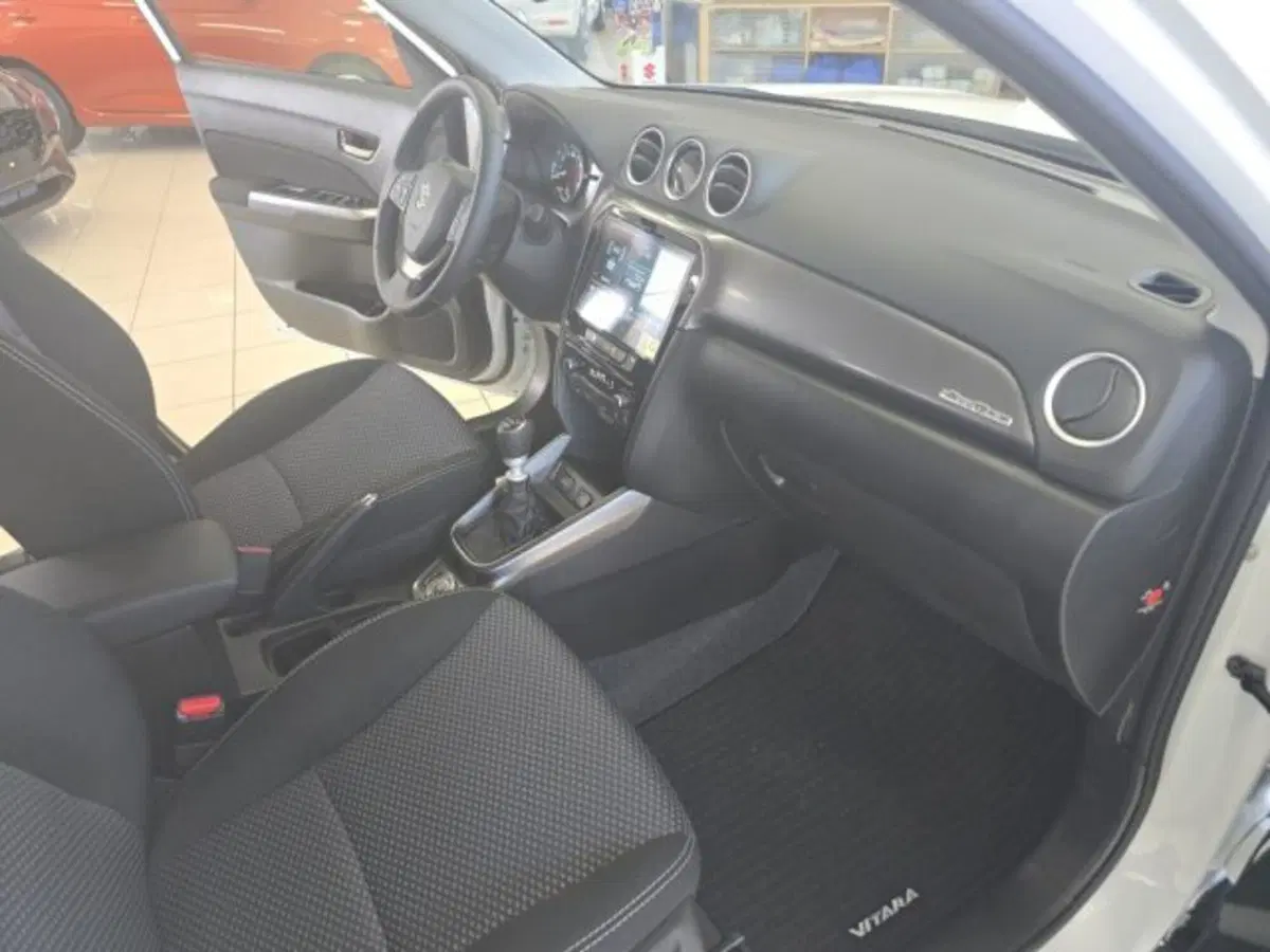 Suzuki Vitara nuova a Reggio Emilia (16)