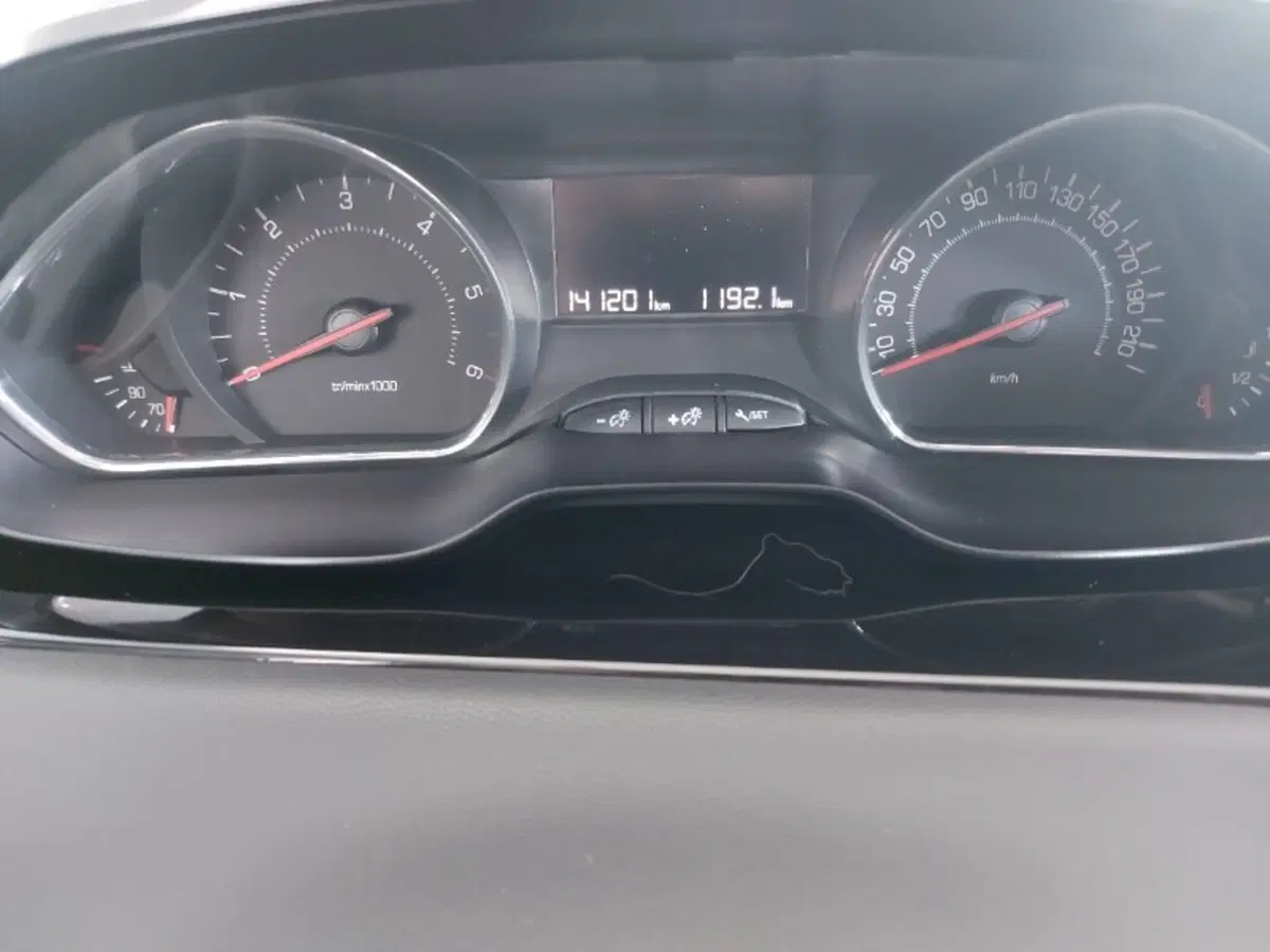 Peugeot 208 usata a Pordenone (10)
