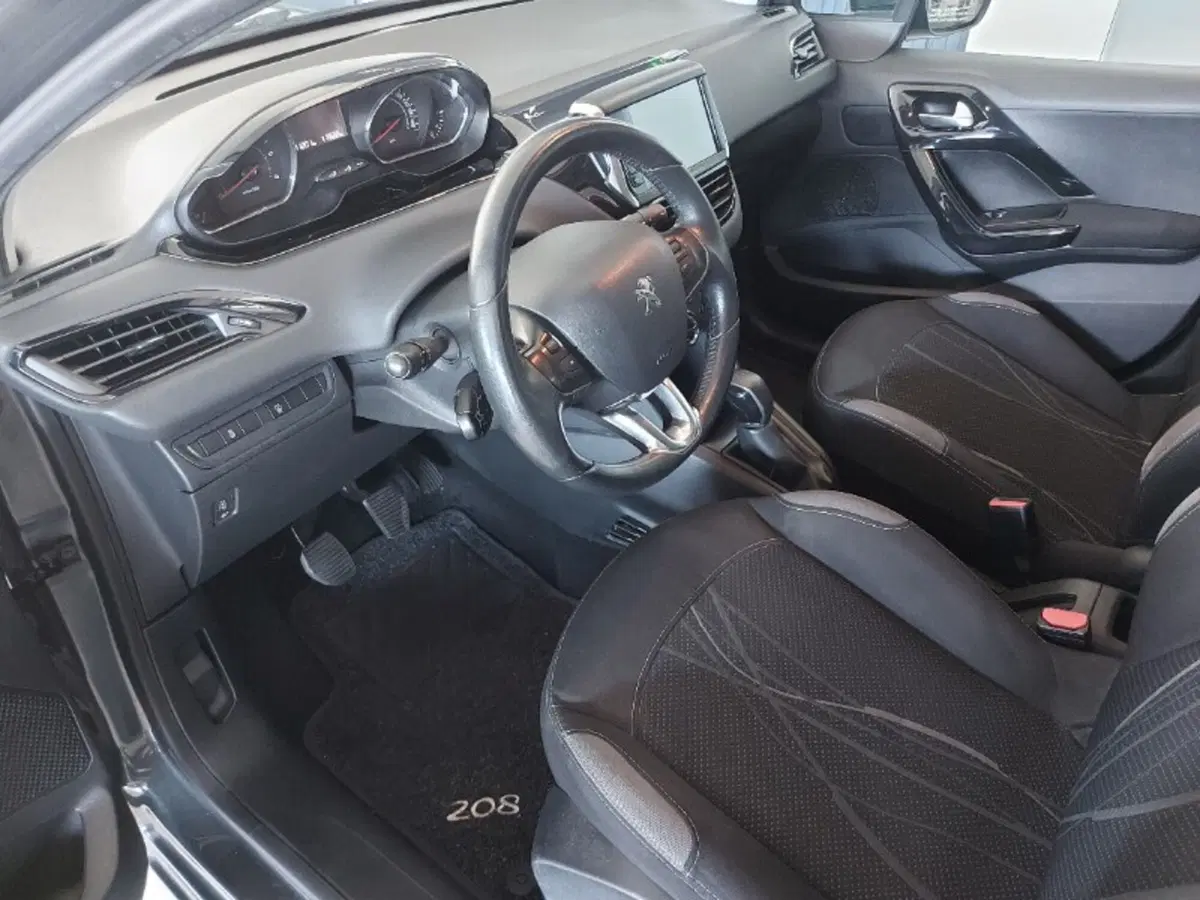 Peugeot 208 usata a Pordenone (11)