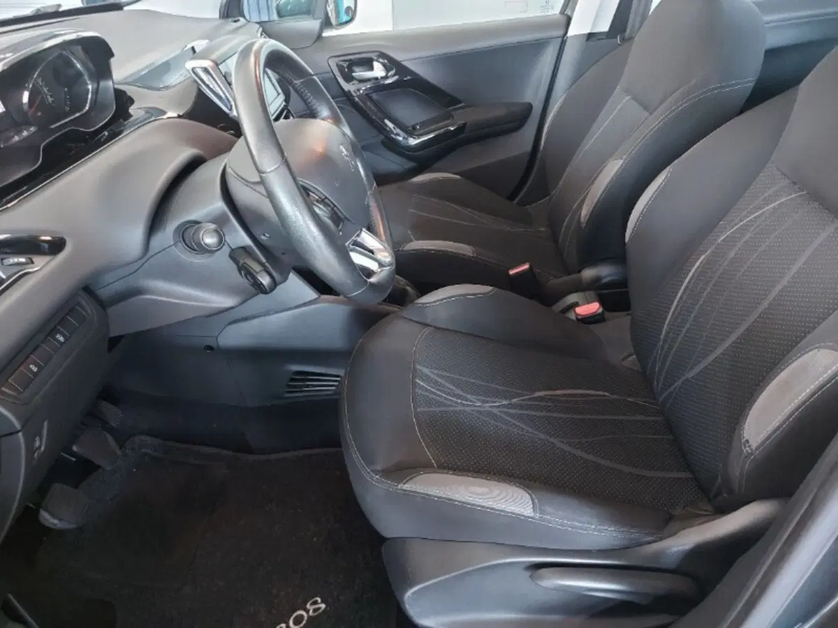 Peugeot 208 usata a Pordenone (12)