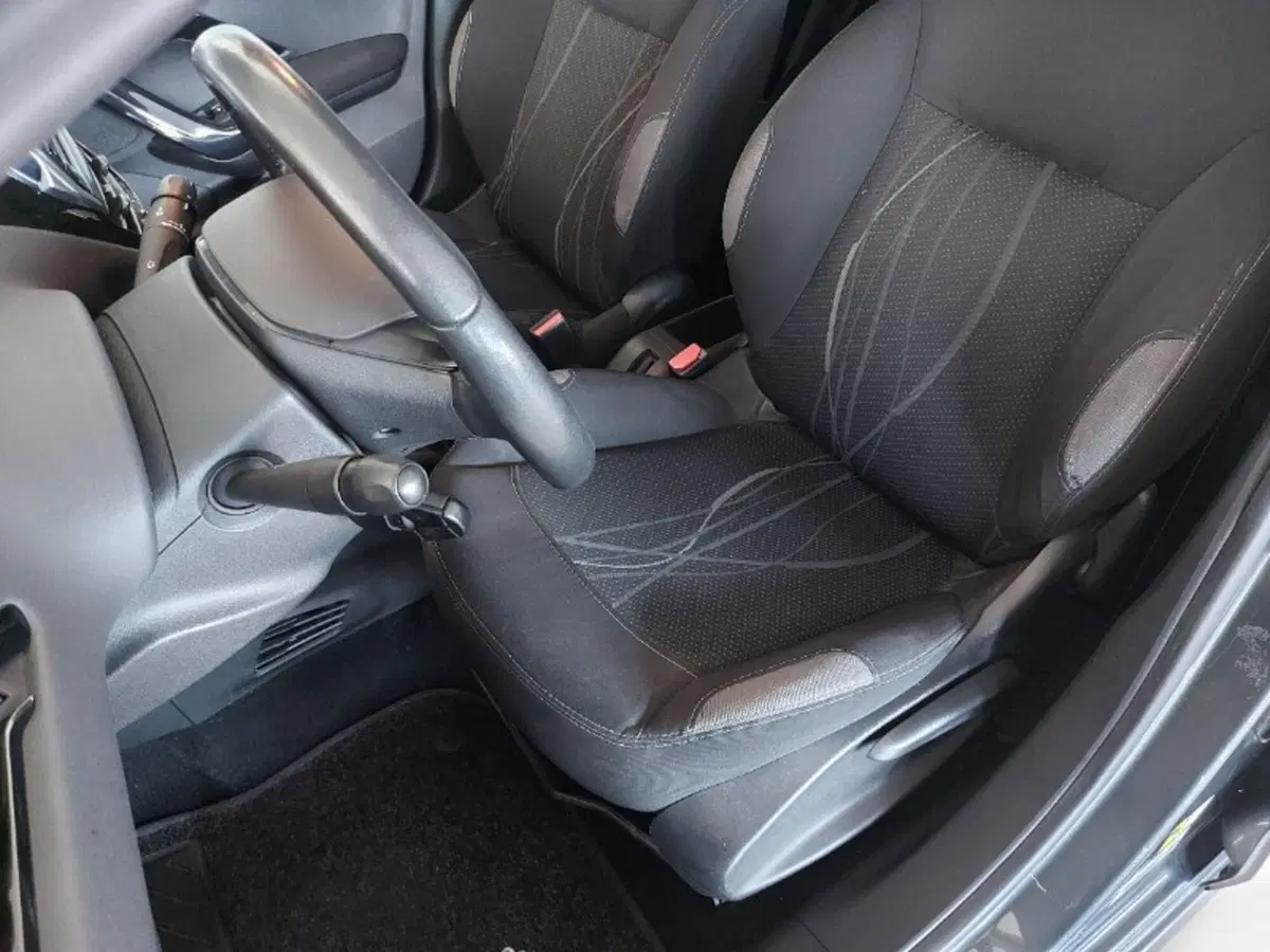 Peugeot 208 usata a Pordenone (13)