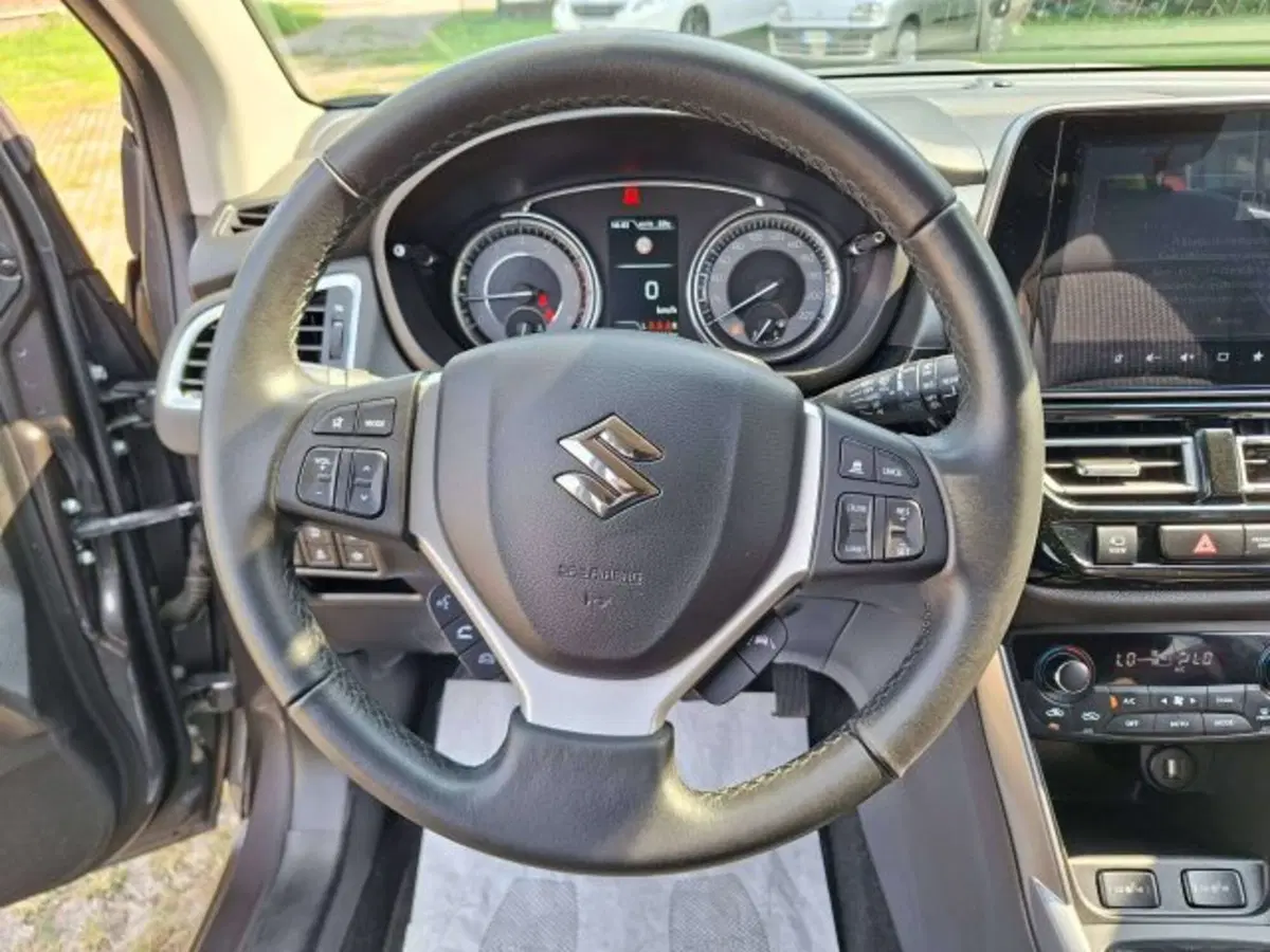Suzuki S-Cross usata a Como (8)