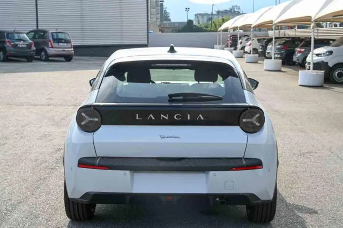 Lancia Ypsilon nuova a Torino (18)