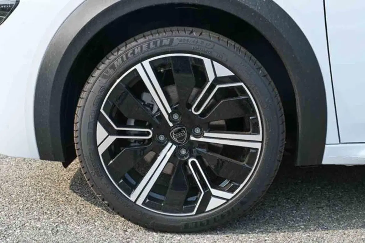 Lancia Ypsilon nuova a Torino (6)
