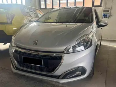 Peugeot 208 100 5 porte Allure del 2017 usata a Pianezza