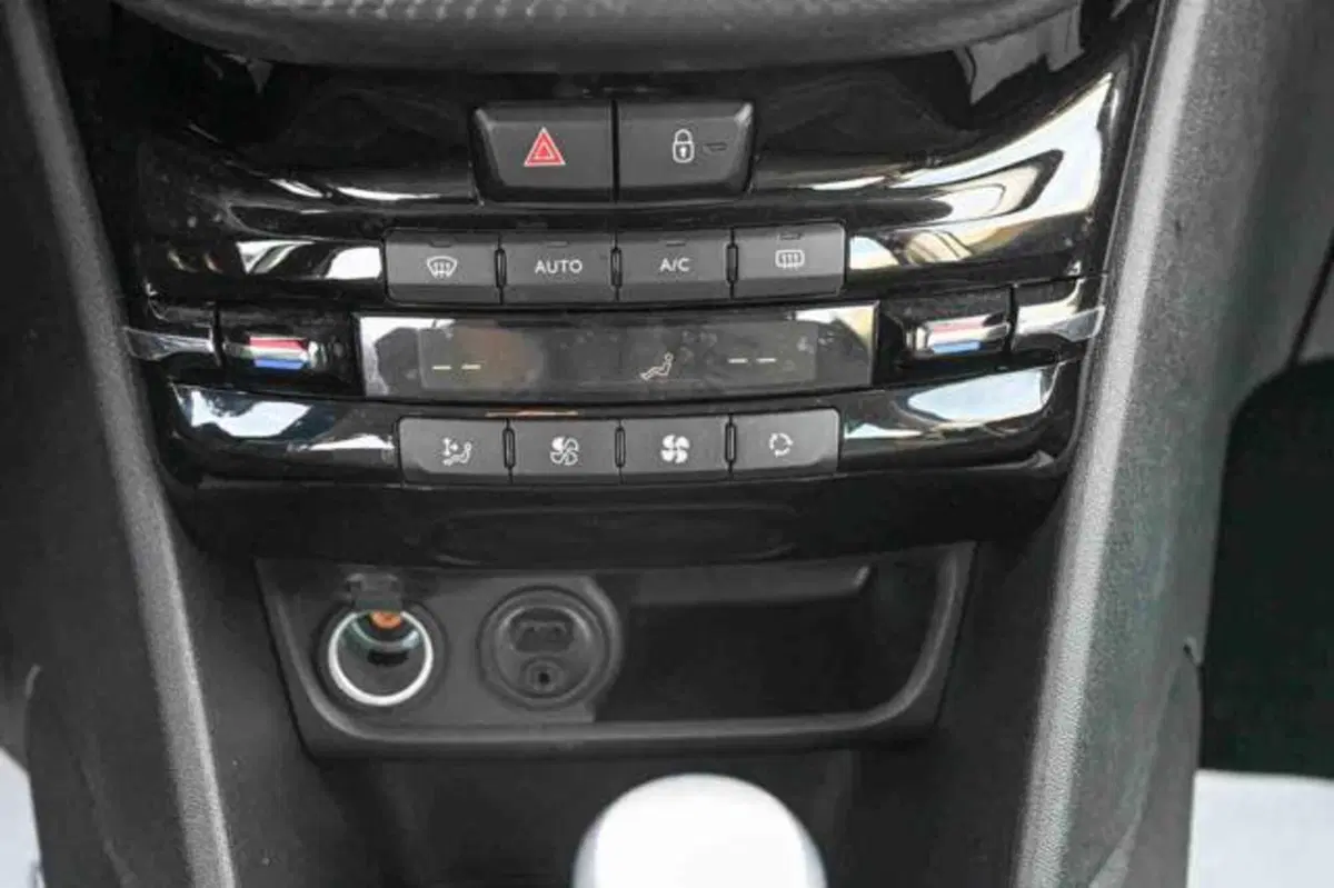 Peugeot 208 usata a Torino (13)