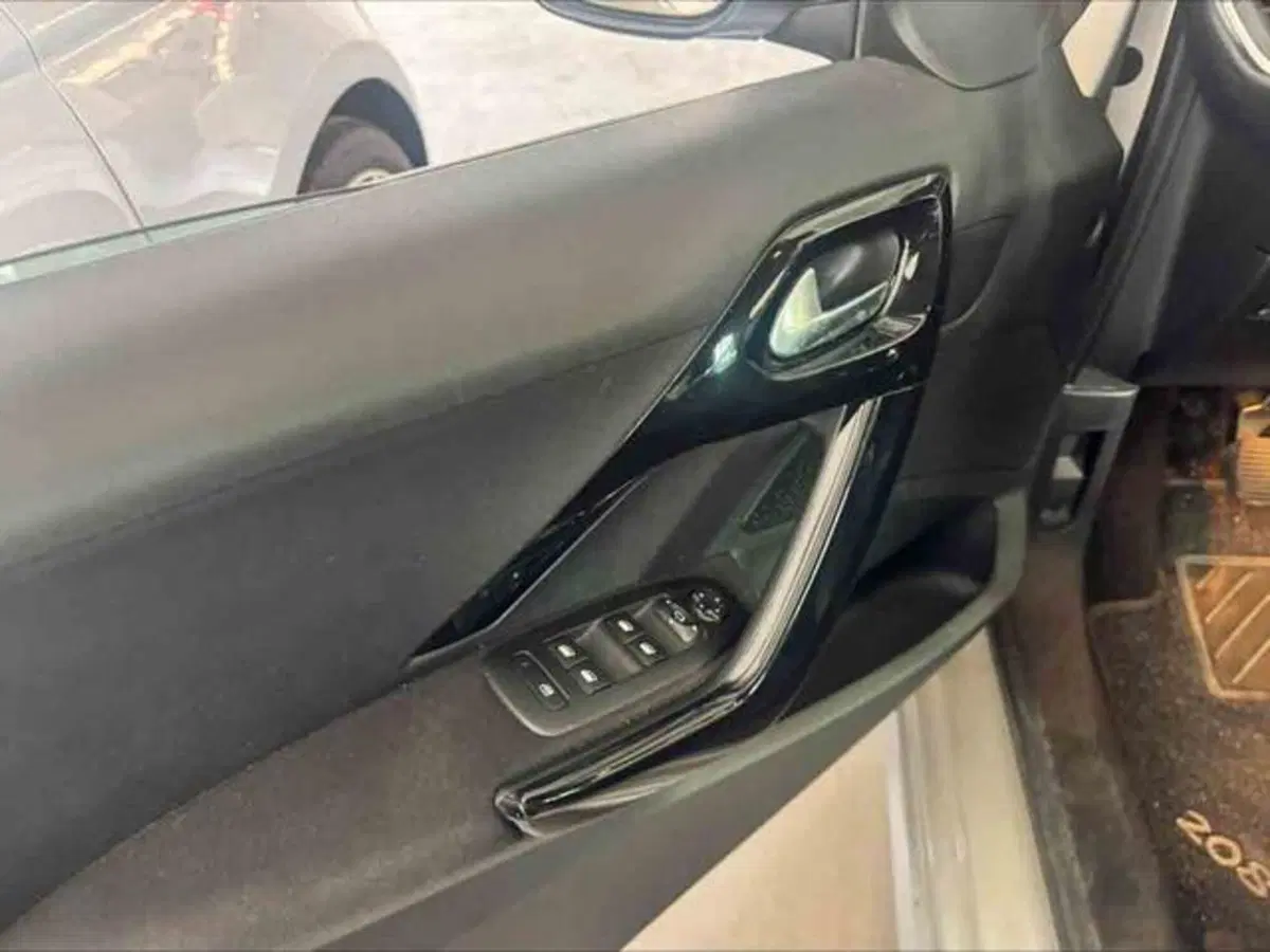 Peugeot 208 usata a Torino (15)