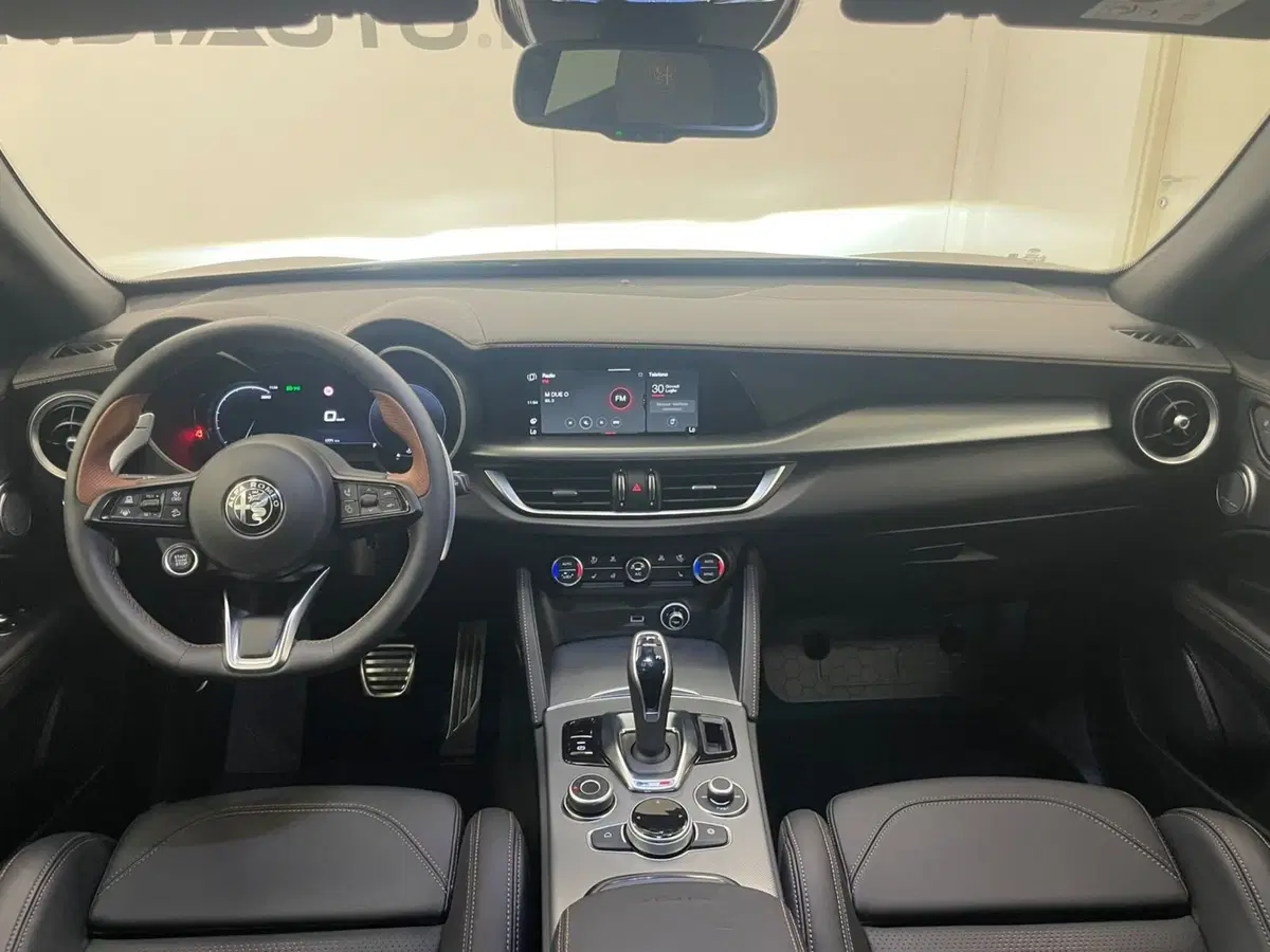 Alfa Romeo Stelvio usata a Alessandria (12)