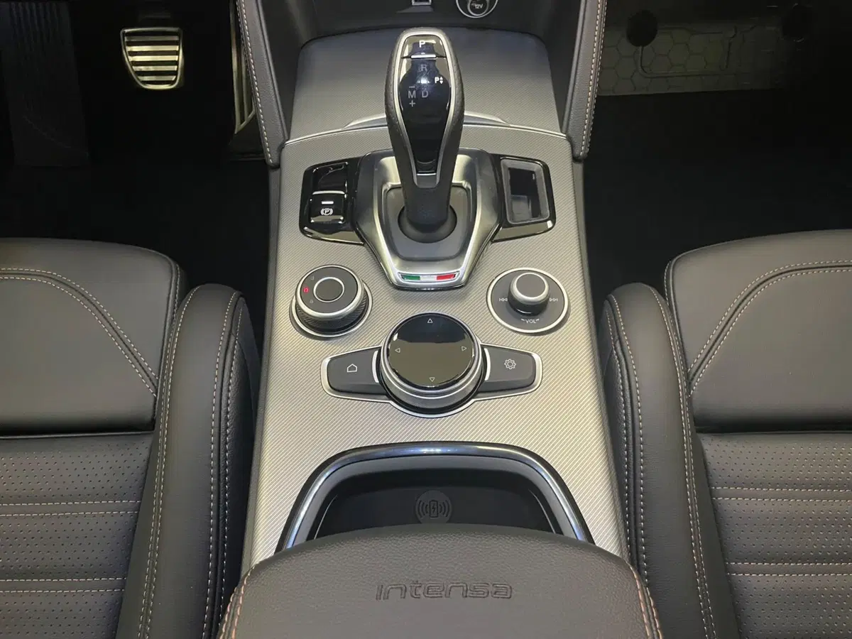 Alfa Romeo Stelvio usata a Alessandria (13)