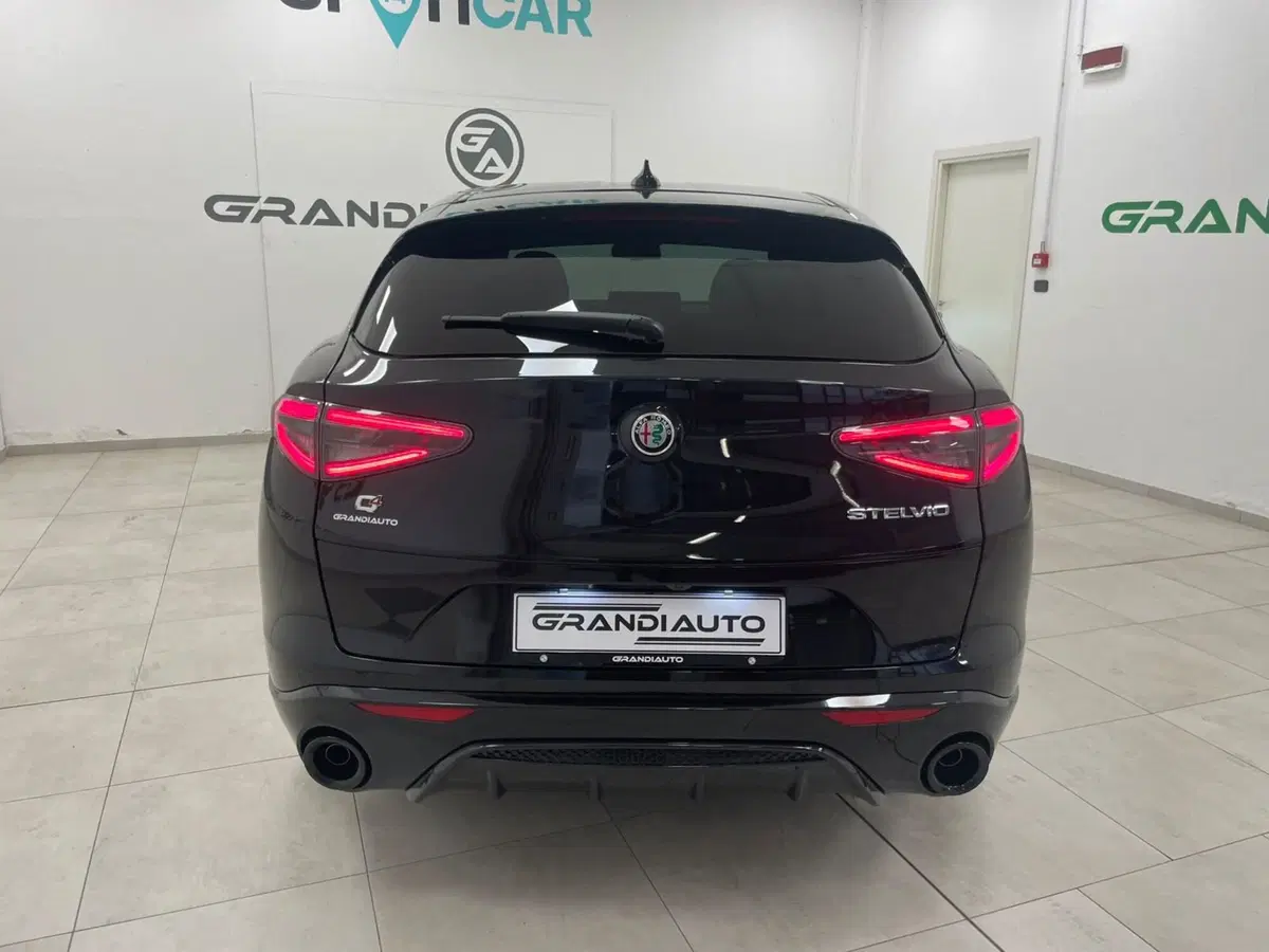 Alfa Romeo Stelvio usata a Alessandria (5)