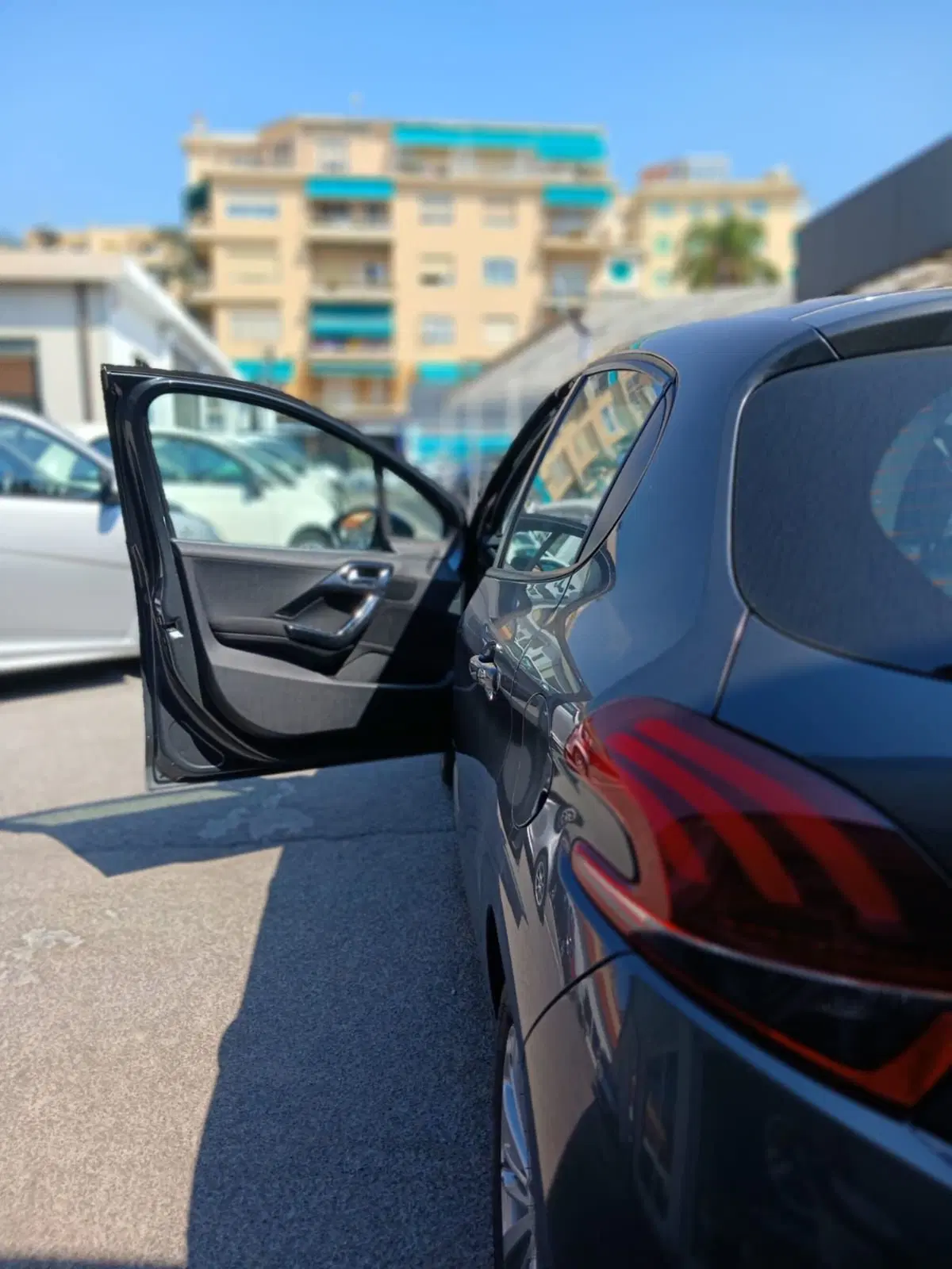 Peugeot 208 usata a Imperia (10)