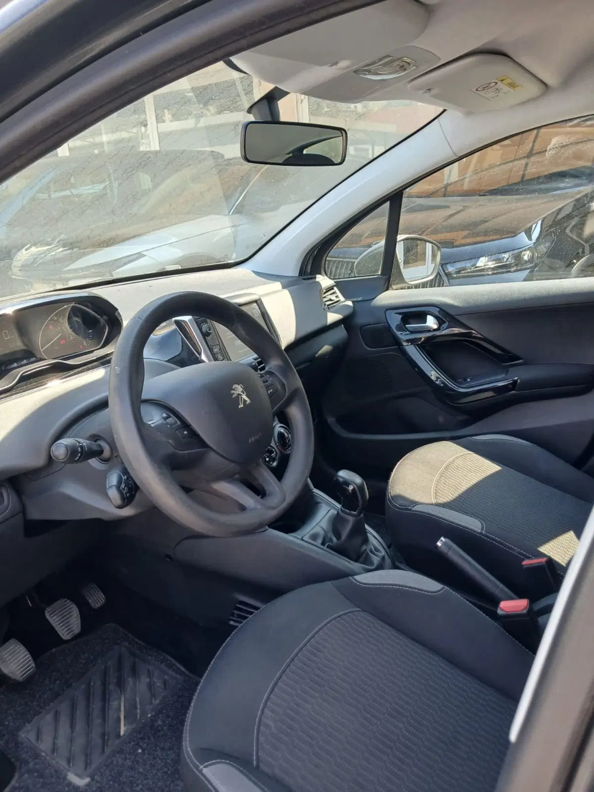 Peugeot 208 usata a Imperia (12)