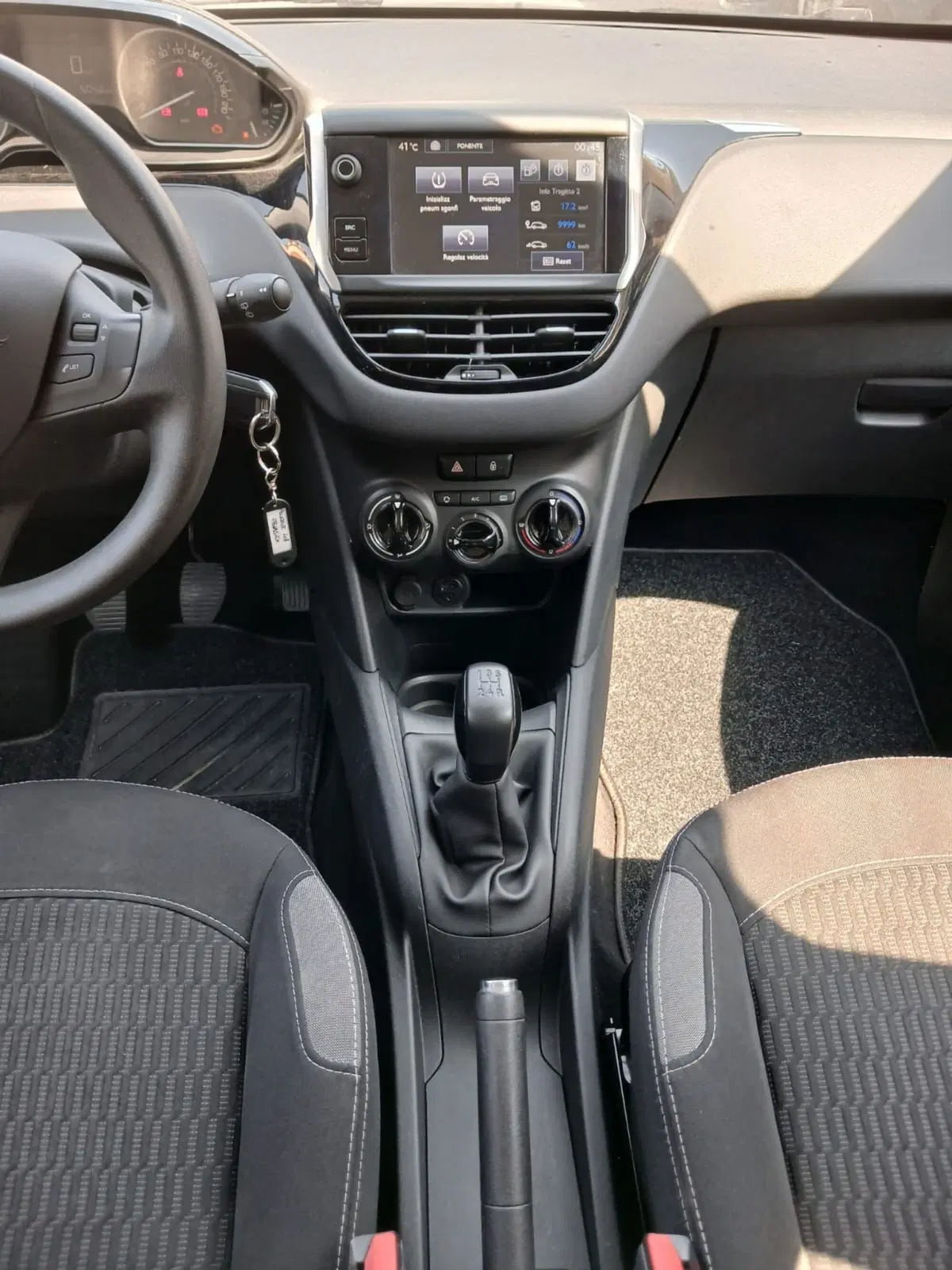 Peugeot 208 usata a Imperia (13)