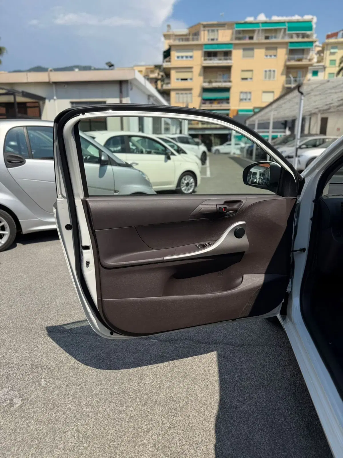 Toyota iQ usata a Imperia (10)