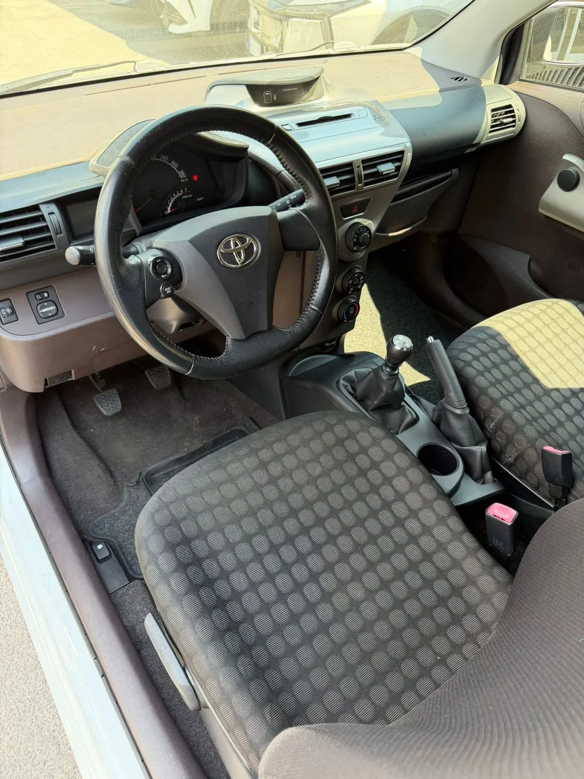 Toyota iQ usata a Imperia (11)