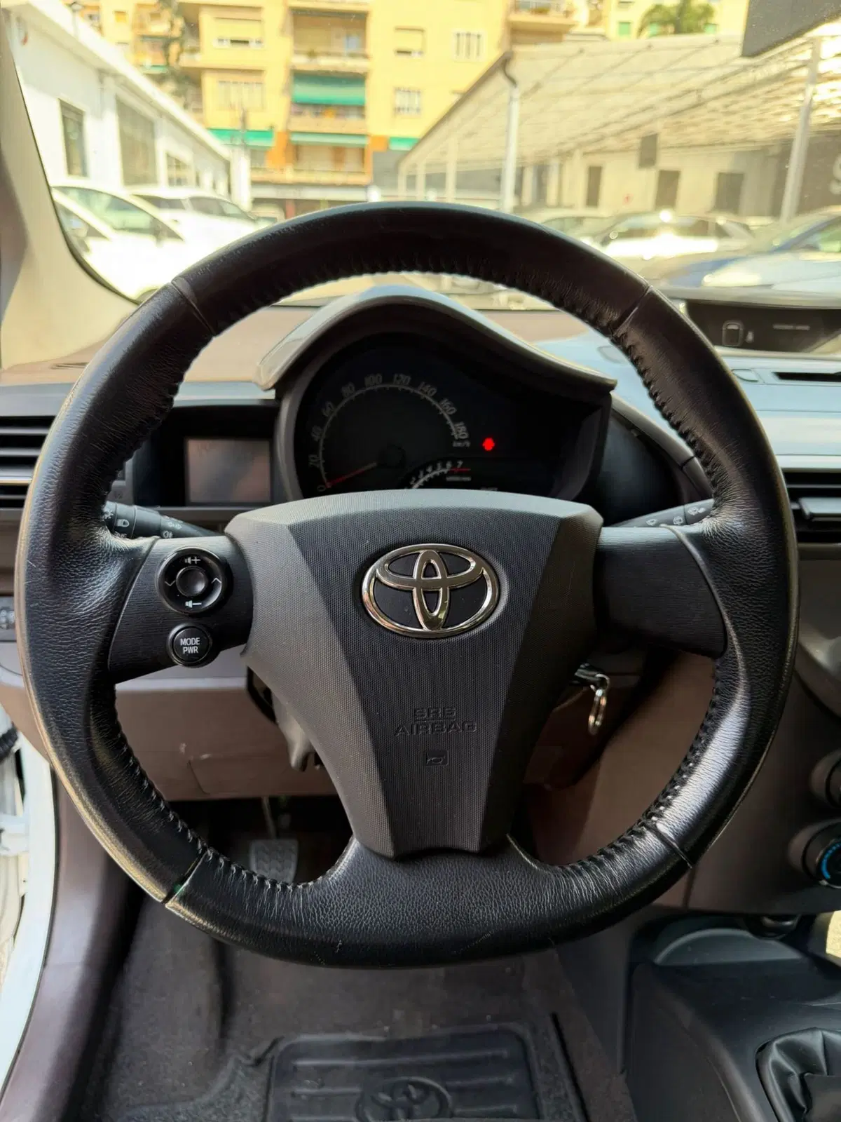Toyota iQ usata a Imperia (12)