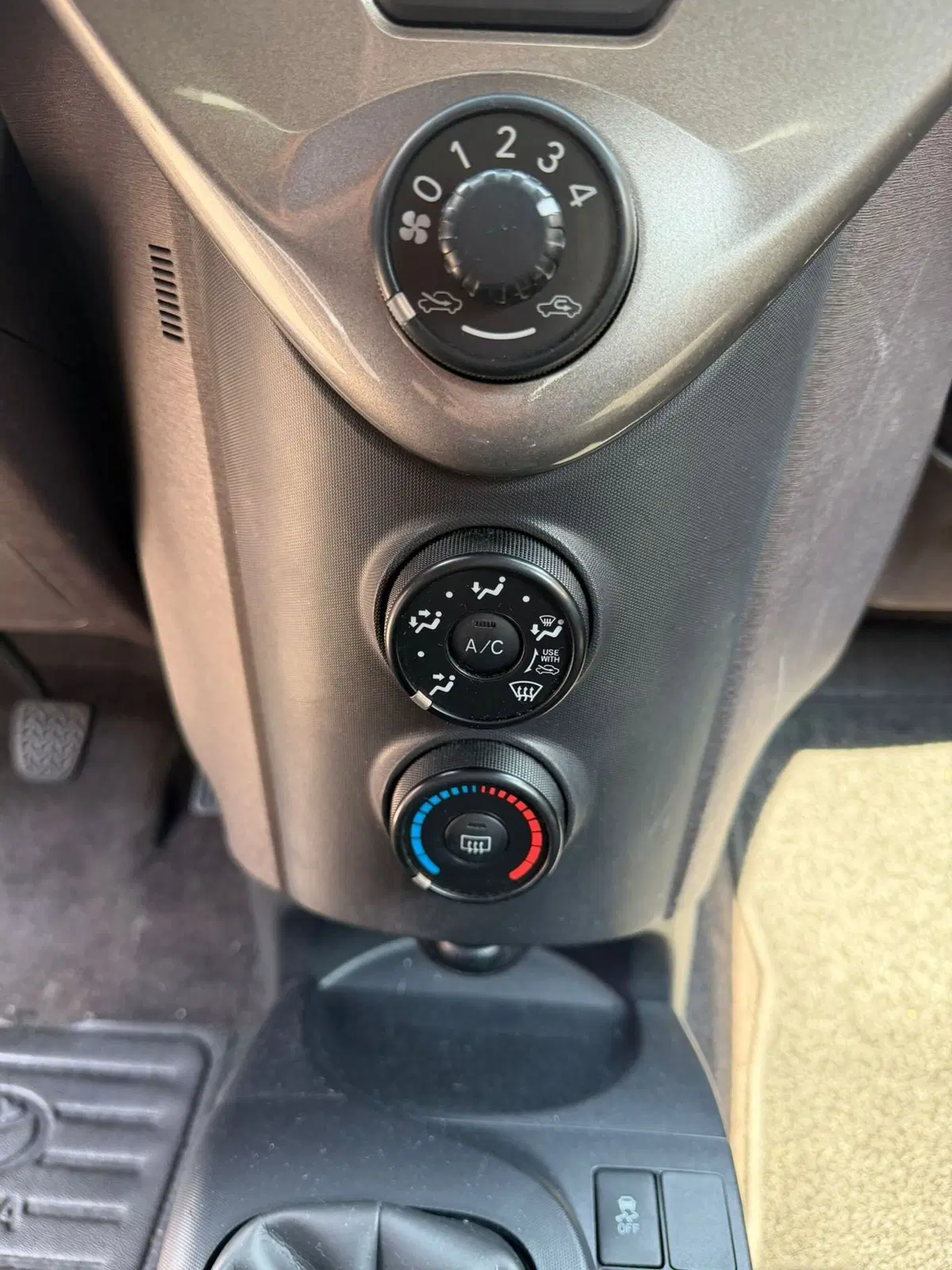 Toyota iQ usata a Imperia (13)