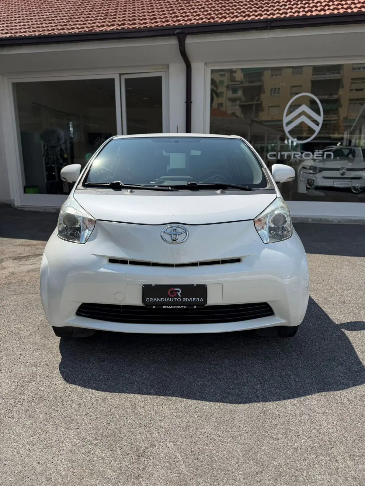 Toyota iQ usata a Imperia (2)