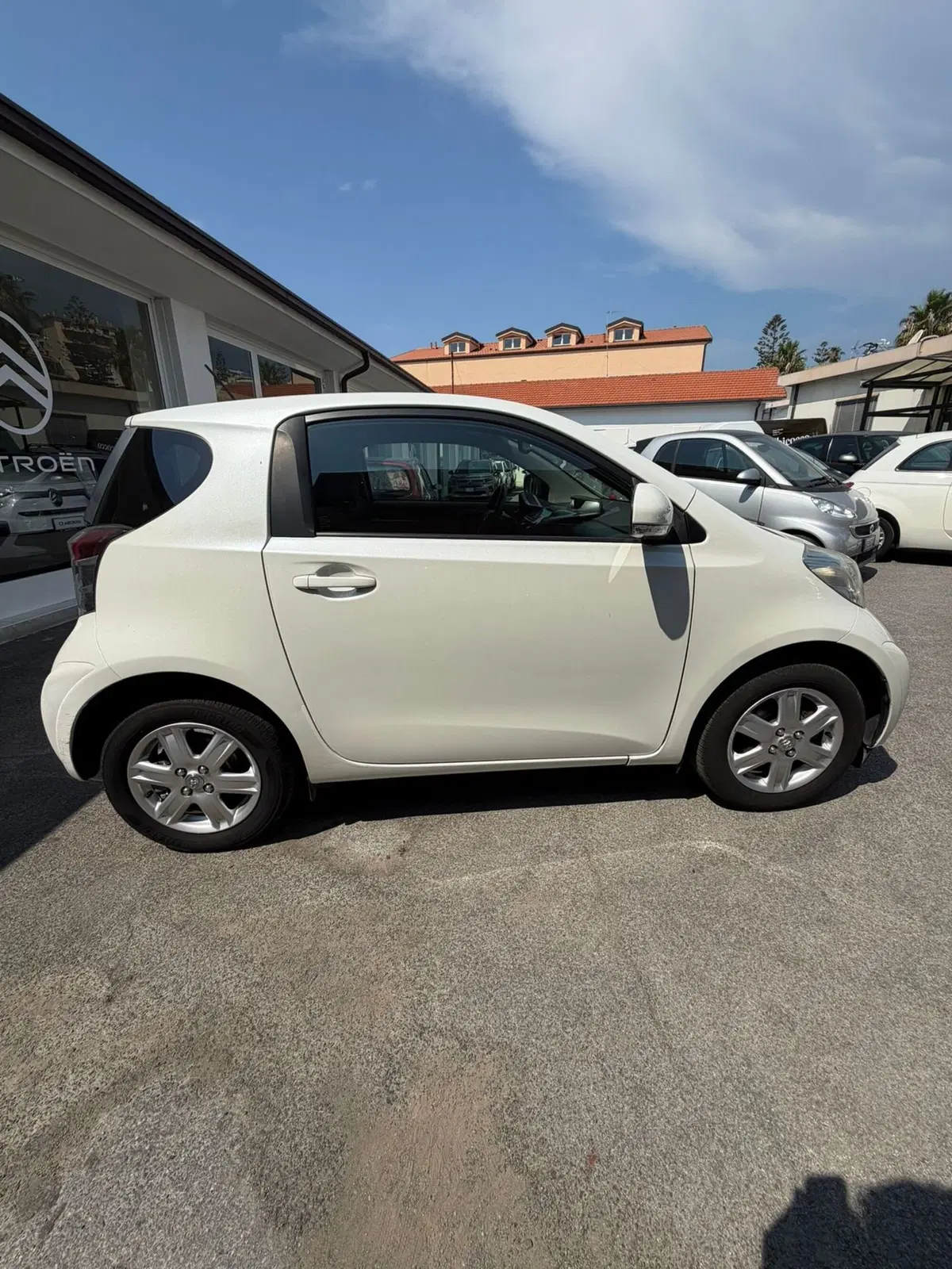 Toyota iQ usata a Imperia (5)